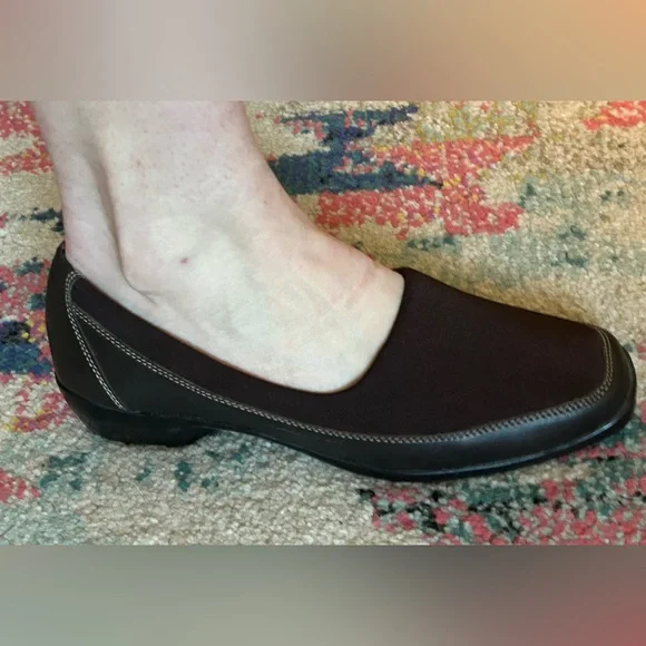 Naturalizer Slip-On Brown Comfort Loafers - Picture 8 of 10